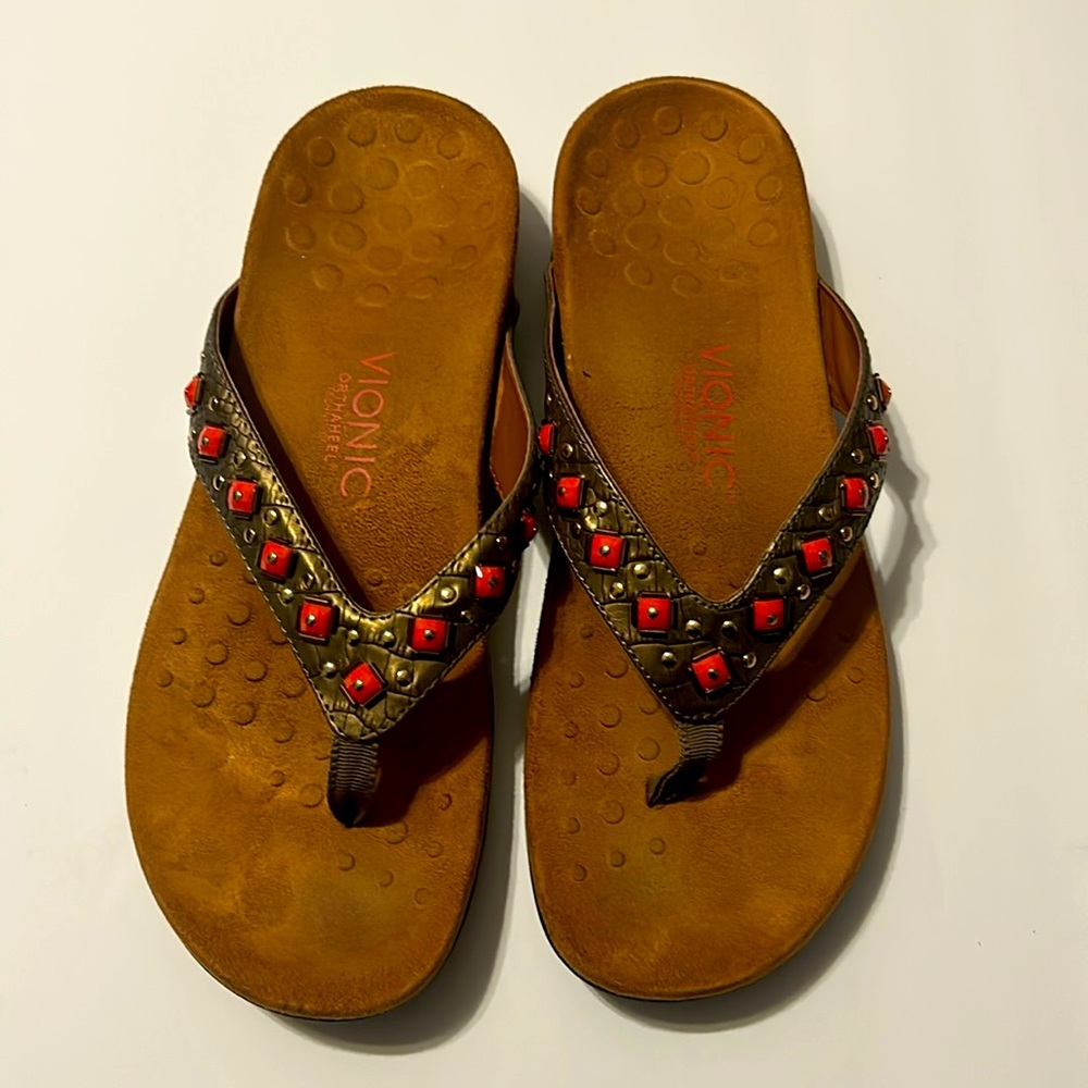 Vionic Brown Leather Sandal Thongs with Red Stud Accents